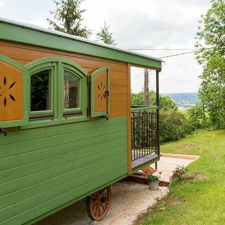 Roulotte au Paradis des Animaux 2 à 4 personnes Coublevie Exterior foto